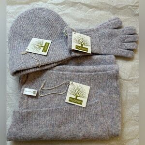 Cashmere hat, scarf, glove set in Lavender NWT